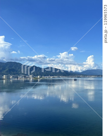 雲を映す晩夏の琵琶湖 比叡山 ミシガンクルーズ 雲を映す晩夏の琵琶湖 比叡山 ミシガンクルーズ 119965573