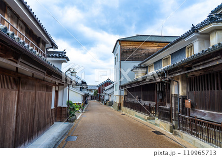 【重要伝統的建造物群保存地区】脇町南町重要伝統的建造物群保存地区　逗子二階と格子の家1　徳島県美馬市 119965713