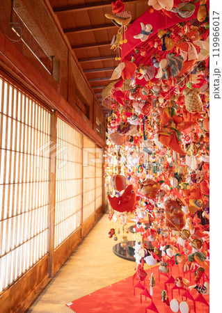 日本三大つるし飾り湊町酒田の傘福 119966017