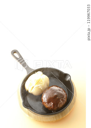 熱々ハンバーグと熱々じゃがバター 119967033