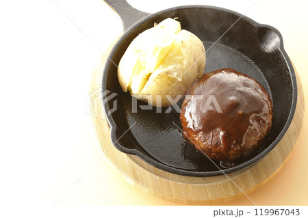 熱々ハンバーグと熱々じゃがバター 熱々ハンバーグと熱々じゃがバター 119967043