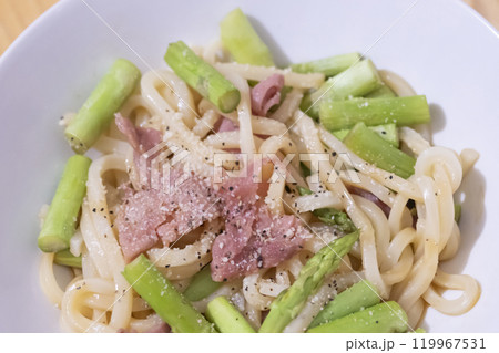 ベーコンとアスパラガスの焼きうどんイメージ (写真素材) ベーコンとアスパラガスの焼きうどんイメージ (写真素材) 119967531
