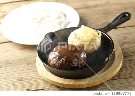 熱々ハンバーグと熱々じゃがバターとライスのセット 熱々ハンバーグと熱々じゃがバターとライスのセット 119967772