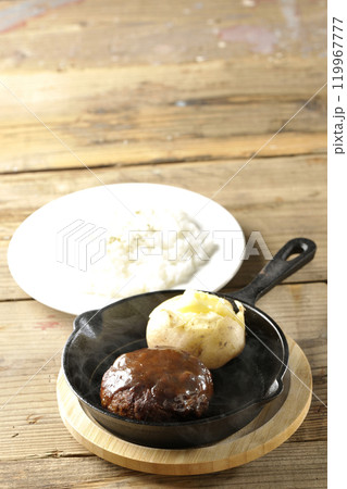 熱々ハンバーグと熱々じゃがバターとライスのセット 熱々ハンバーグと熱々じゃがバターとライスのセット 119967777