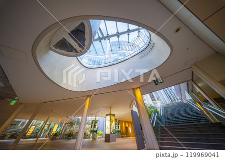 オオサカガーデンシティ　ヒルトンプラザウエスト前　採光　吹抜部分 119969041