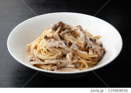 きのこのクリームソーススパゲッティー きのこのクリームソーススパゲッティー 119969656