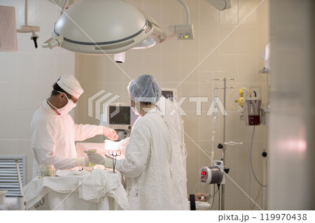 Doctors do the operation Doctors do the operation 119970438