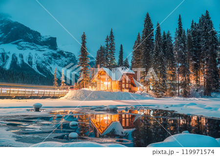 Winter scene of wooden lodge glowing on Emerald Lake at Yoho national park, Canada Winter scene of wooden lodge glowing on Emerald Lake at Yoho national park, Canada 119971574