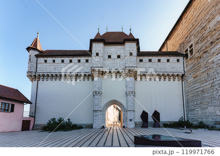 The large fortress gate at entrance to castle at Annecy medieval town, France 119971766