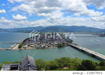 唐津城から眺める松浦川と松浦橋、虹の松原、舞鶴橋方面の眺望 唐津城から眺める松浦川と松浦橋、虹の松原、舞鶴橋方面の眺望 119977053