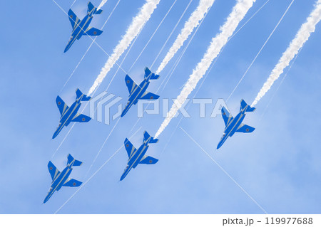 ブルーインパルスベイパーのアクロバット飛行デルタロール 119977688