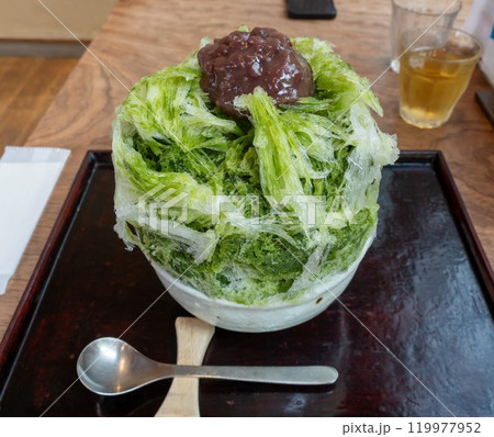 丸いフォルムが可愛い抹茶小豆のかき氷 丸いフォルムが可愛い抹茶小豆のかき氷 119977952