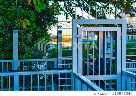 二ヶ領用水と宿河原堰取水口の風景 二ヶ領用水と宿河原堰取水口の風景 119978046