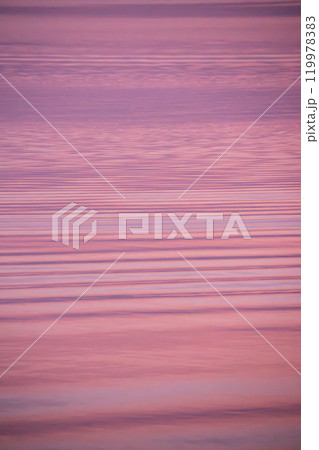 朝日に染まる海のイメージ 朝日に染まる海のイメージ 119978383