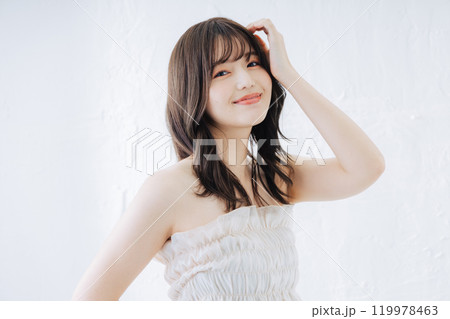 若い女性のビューティーイメージ 119978463