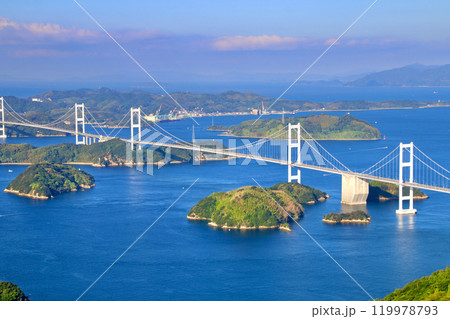 亀老山展望公園からの眺望・来島海峡大橋(愛媛県・今治市) 亀老山展望公園からの眺望・来島海峡大橋(愛媛県・今治市) 119978793