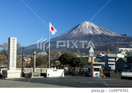 富士宮浅間大社本宮参道から望む富士山 静岡県富士宮市 富士宮浅間大社本宮参道から望む富士山 静岡県富士宮市 119979761
