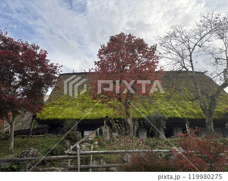 朽ちた古民家 119980275