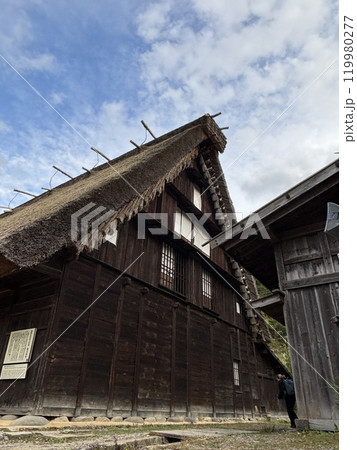 朽ちた古民家 119980277
