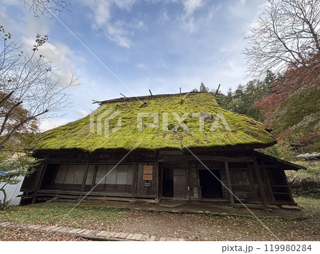 朽ちた古民家 119980284