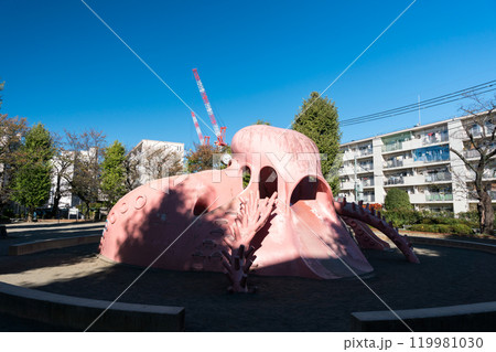 藤塚第三児童公園のタコ遊具が楽しい　秋晴れの青空　東京都狛江市和泉本町 119981030