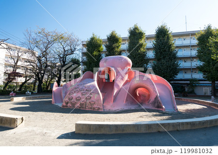 藤塚第三児童公園のタコ遊具 秋晴れの青空 東京都狛江市和泉本町 藤塚第三児童公園のタコ遊具 秋晴れの青空 東京都狛江市和泉本町 119981032