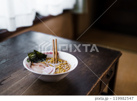 出前の懐かしいラーメン 出前の懐かしいラーメン 119982547