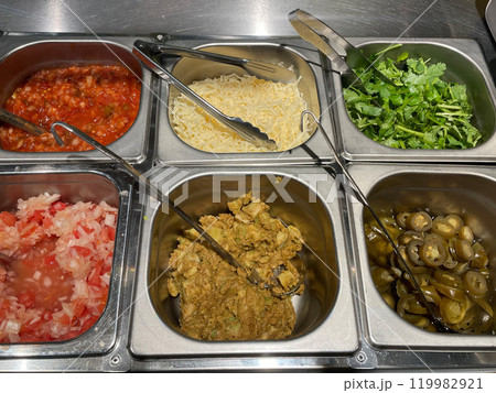 メキシカンサラダの具材 119982921