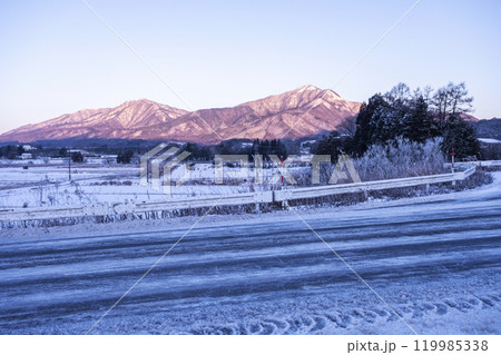 雪道 蒜山高原 雪道 蒜山高原 119985338
