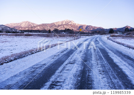 雪道 蒜山高原 雪道 蒜山高原 119985339