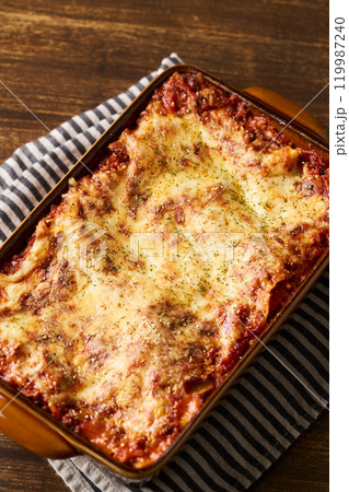 こんがり焼けたラザニア 119987240