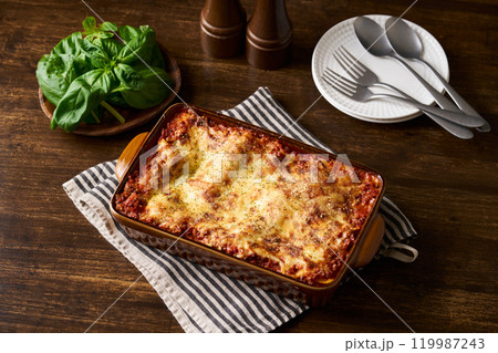 こんがり焼けたラザニア 119987243