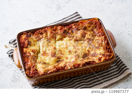 こんがり焼けたラザニア 119987377