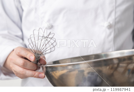 料理人の男性 119987941