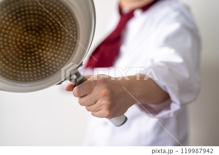 料理人の男性 料理人の男性 119987942