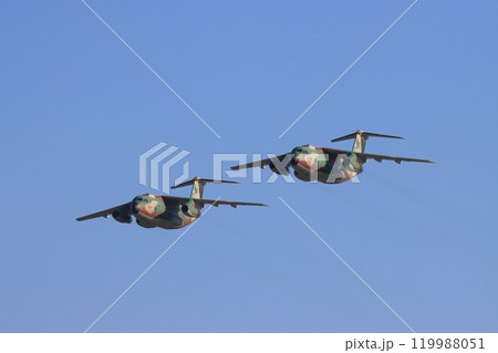 C-1輸送機の編隊飛行　 119988051