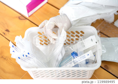 Medical Staff is preparing equipment to collect sample test for people who involve COVID test. 119989495
