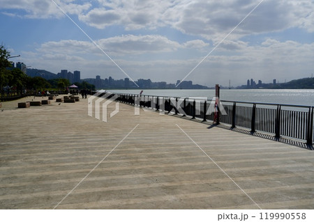 台湾・淡水河岸風景(台湾・新北市淡水区) 台湾・淡水河岸風景(台湾・新北市淡水区) 119990558