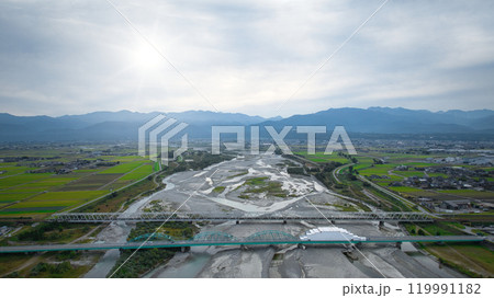 秋の富山県の一級河川黒部川の河口付近 秋の富山県の一級河川黒部川の河口付近 119991182
