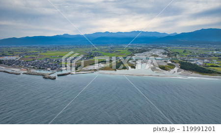 秋の富山県の一級河川黒部川の河口付近 119991201