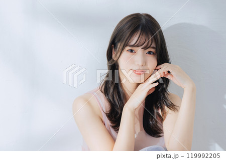 若い女性のビューティーイメージ 119992205