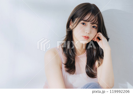 若い女性のビューティーイメージ 119992206