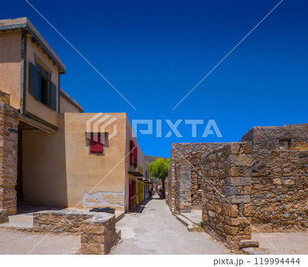 遺跡の居住区跡 (ギリシャ、クレタ島、スピナロンガ) 119994444