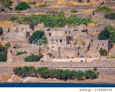 ギリシャの古い遺跡の建物 (クレタ、スピナロンガ島) ギリシャの古い遺跡の建物 (クレタ、スピナロンガ島) 119996038