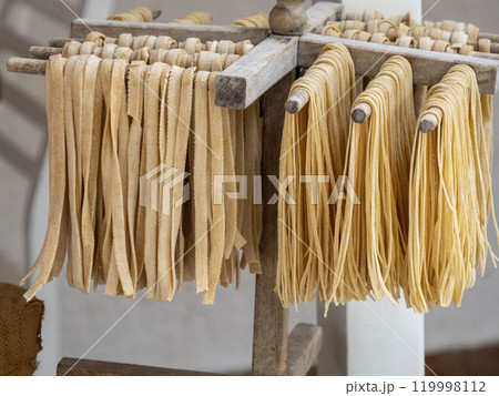 italian hand made pasta tagliatelle italian hand made pasta tagliatelle 119998112