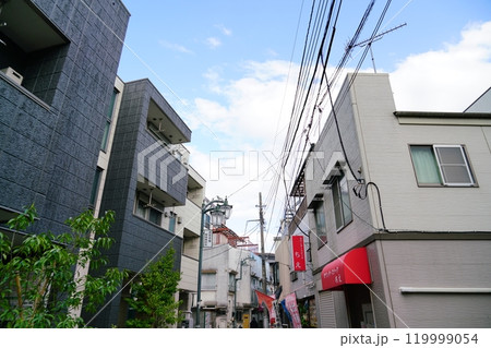 東京にあるお花茶屋駅前商店街 119999054