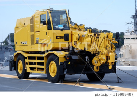 護衛艦いずもに搭載された艦載クレーン 護衛艦いずもに搭載された艦載クレーン 119999497