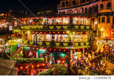 台湾　夜の九份 119999676