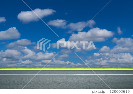 Empty asphalt road going to the horizon under cloudy sky Empty asphalt road going to the horizon under cloudy sky 120003619