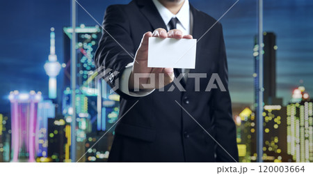 Businessman holding blank business card with cityscape background 120003664